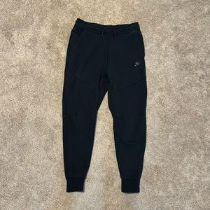 Men’s Nike Tech joggers size medium